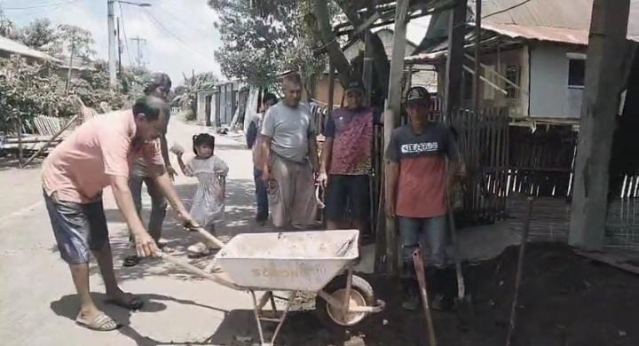 Warga di Barombong, Makassar bangun drainase sendiri untuk mencegah banjir karena diabaikan pemerintah, Senin