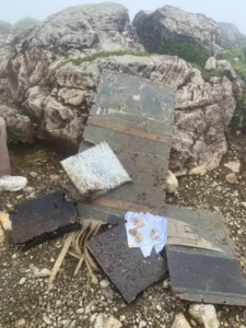 Beredar di media sosial foto diduga kepingan-kepingan pesawat ATR 400 milik maskapai Indonesia Air Transport yang dilaporkan hilang kontak saat dalam perjalanan dari Yogyakarta menuju Makassarpada Sabtu (17/1/2026).