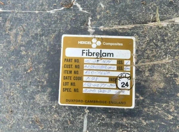 Diduga kepingan pesawat ATR 400 yang ditemukan pendaki di puncak Bulusaraung, Maros, diduga kepingan pesawat, Sabtu (17/1/2026). Dok. Istimewa