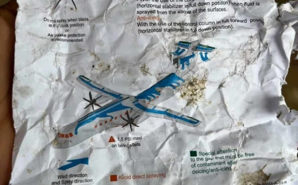 Dokumen diduga kepingan pesawat ATR 400 yang ditemukan pendaki di puncak Bulusaraung, Maros, diduga kepingan pesawat, Sabtu (17/1/2026). Dok. Istimewa