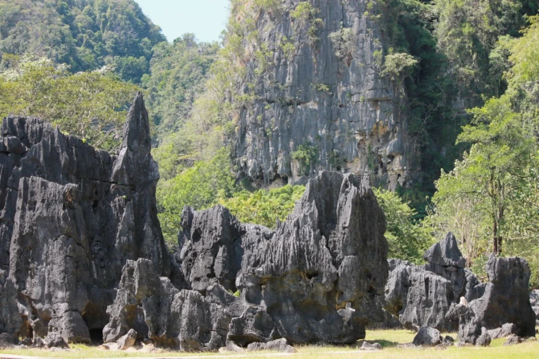 Wisata gua Leang-Leang di Maros