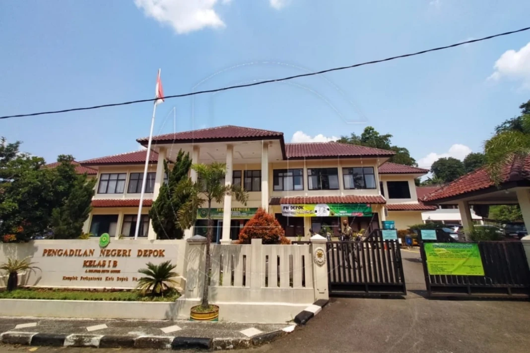 Gedung PN Depok diberlakukan lockdown sementara usai OTT KPK terhadap Wakil Ketua Pengadilan, Kamis (6/2/2026). Akses dan aktivitas sidang dibatasi untuk kepentingan penyelidikan.