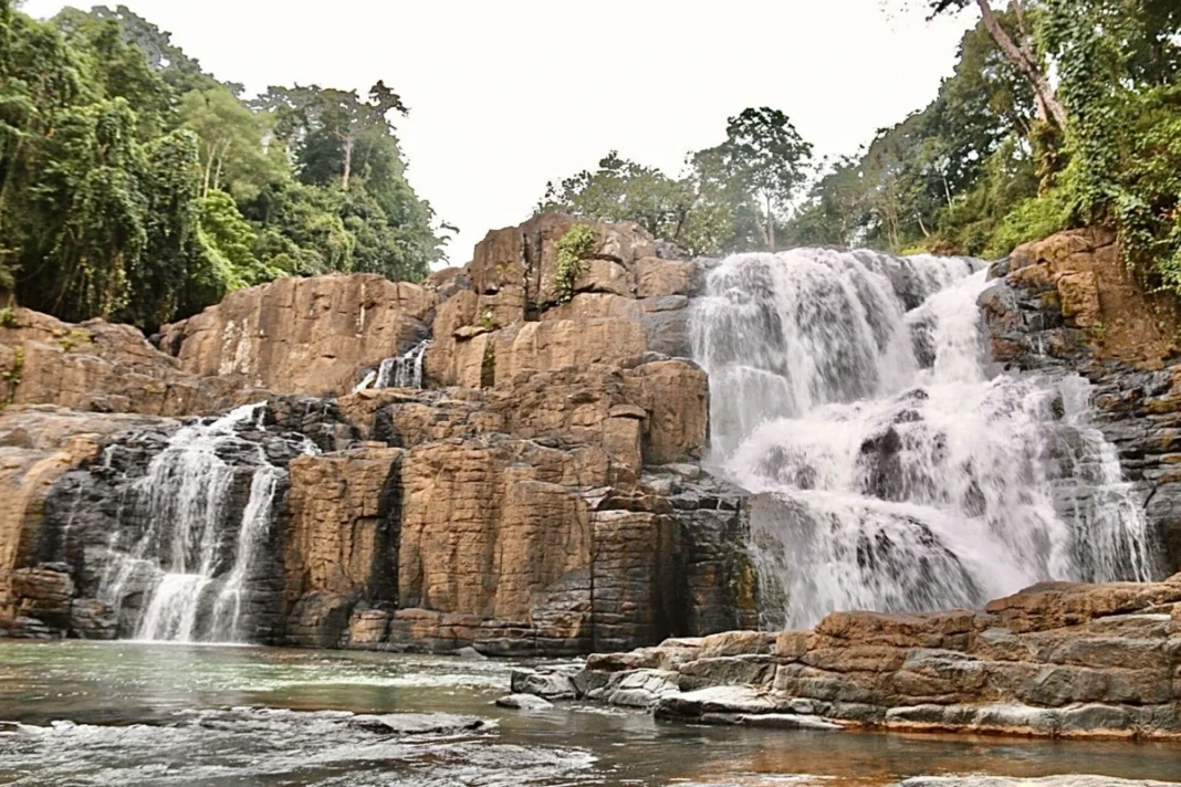 Air Terjun Parangloe