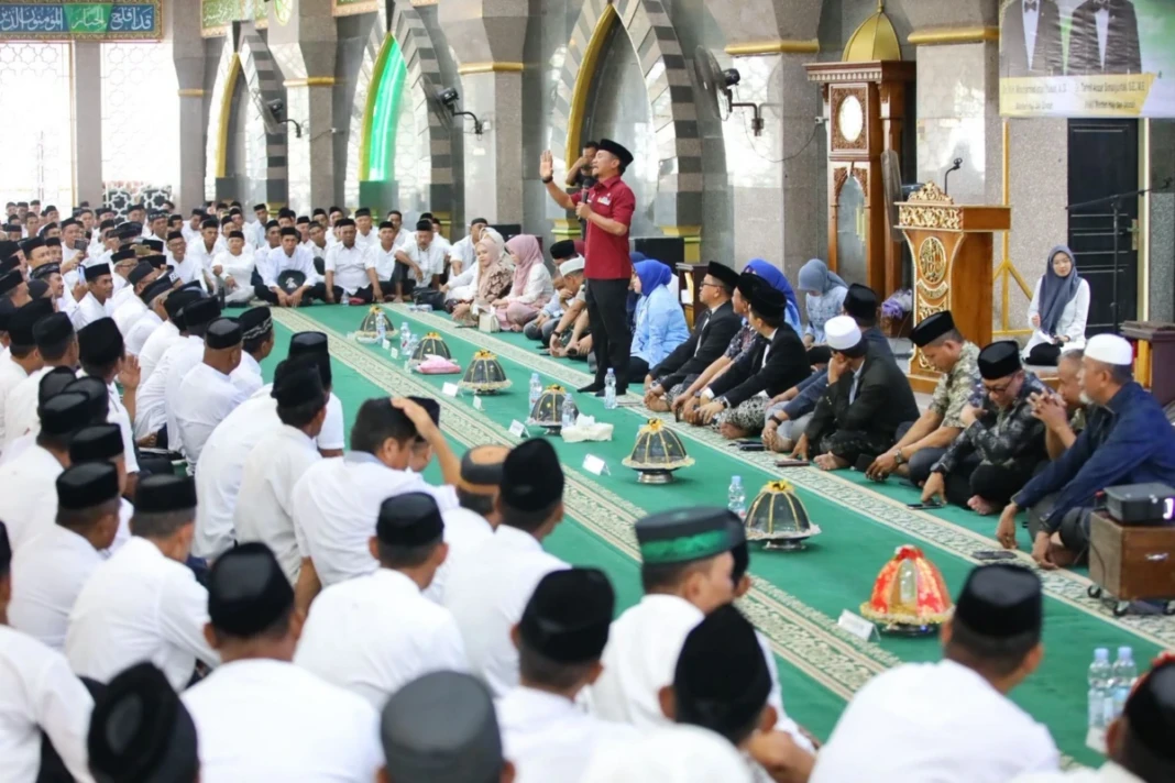 Bupati Bone, H. Andi Asman Sulaiman, hadir langsung dalam kegiatan Bimbingan Manasik Haji Terintegrasi Tingkat Kabupaten Bone yang digelar di Masjid Agung Al Ma’arif, Jalan A. Yani, Kamis (12:2:2026)