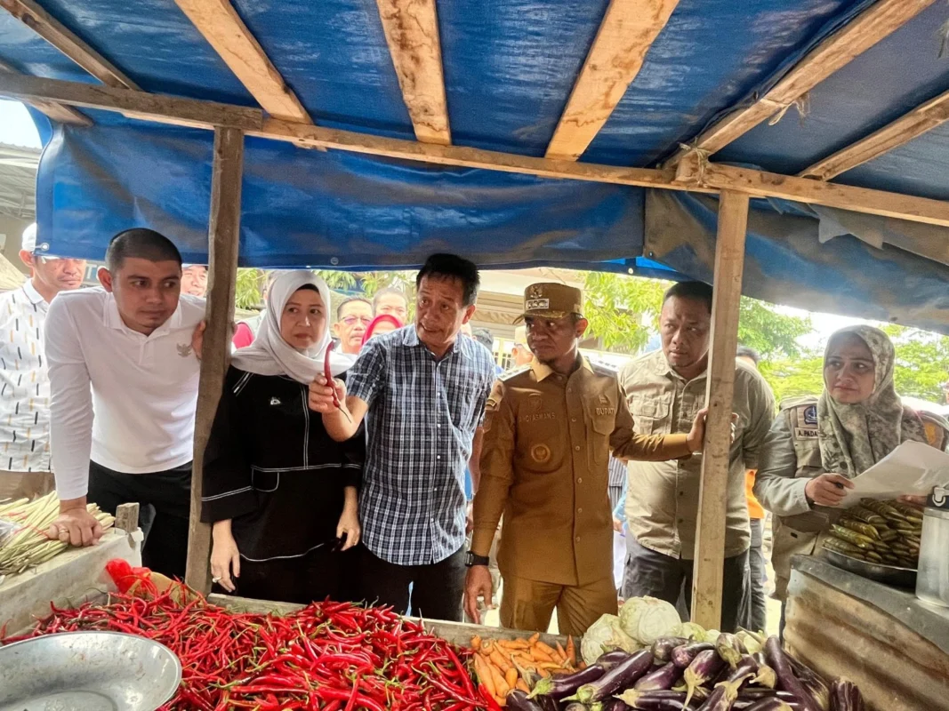 Bupati Bone, H Andi Asman Sulaiman memimpin pemantauan harga kebutuhan pokok strategis jelang bulan suci Ramadhan