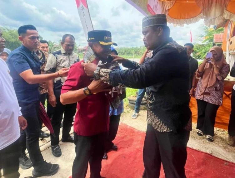 Bupati Bone, H. Andi Asman Sulaiman, menghadiri pesta panen sekaligus peresmian Rumah Brigade Pangan di Dusun Tuan Lewo, Desa Tawaroe, Kecamatan Dua Boccoe, Kabupaten Bone, Kamis (12:2:2026)