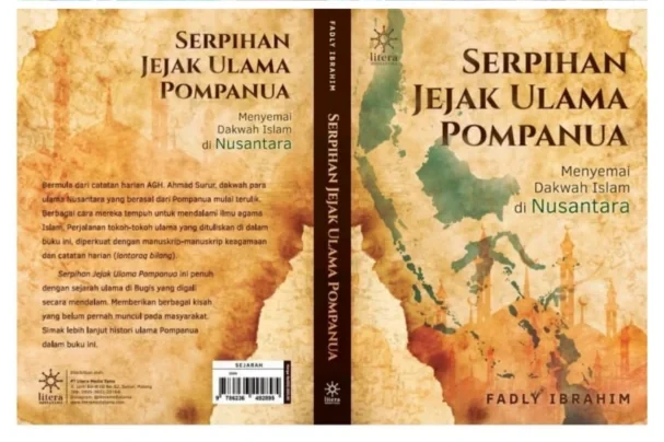 Fadly Ibrahim menyerahkan buku yang ditulisnya berjudul Serpihan Jejak Ulama di Pompanua kepada mantan Wapres RI, HM Jusuf Kalla.
