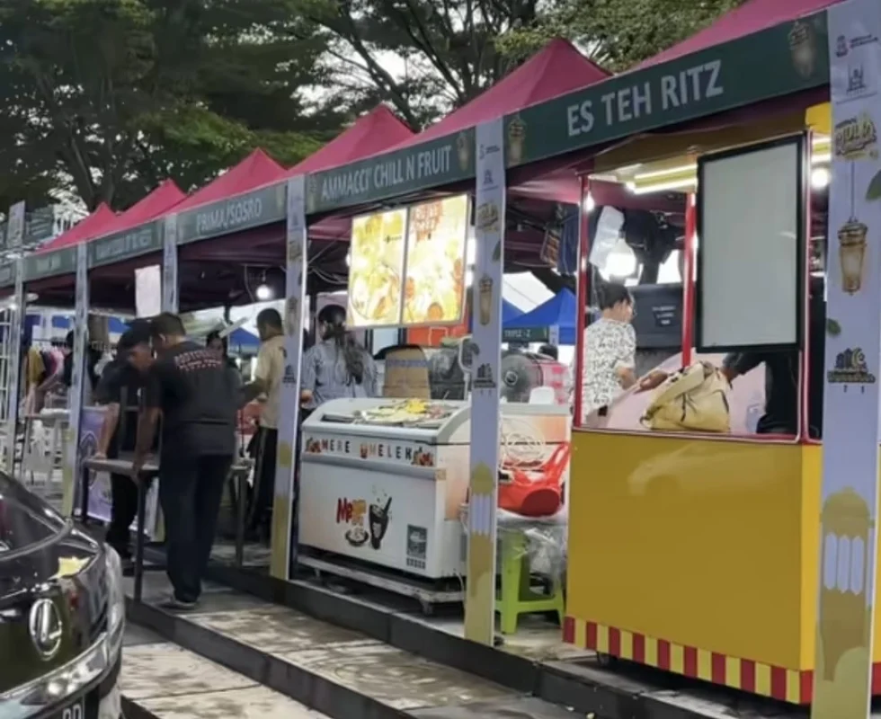 Festival Mulia Ramadan di kawsan Masjid Amirul Mukminin, Makassar.