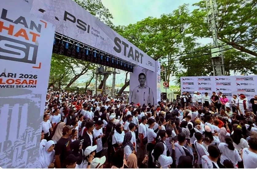 Fun Walk PSI di Pantai Losari, Makassar, Minggu pagi
