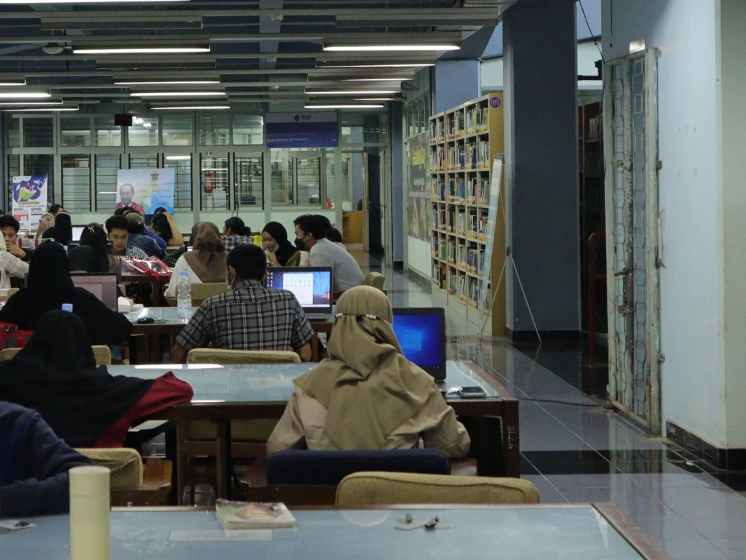 Ilustrasi belajar di perguruan tinggi (1)