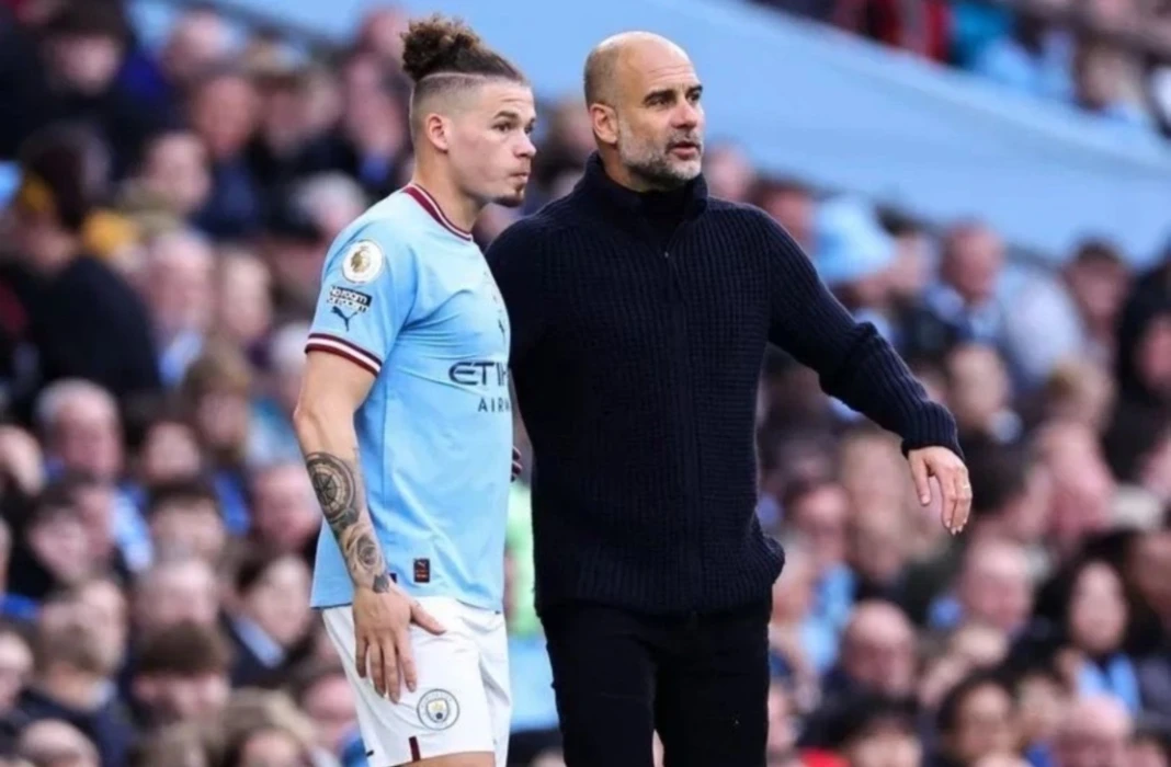 Pemain Manchester City, Kalvin Phillips (kiri) dikabarkan tak lagi masuk rencana Pelatih Manchester City, Pep Guardiola (kanan). dok/mancity
