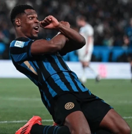 Bek Inter Milan, Denzel Dumfries yang dirumorkan bergabung ke Liverpool. dok/intermilan