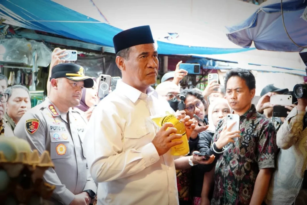 Menteri Pertanian (Mentan) Andi Amran Sulaiman saat sidak di Pasar Kebayoran, Jumat (20/2/2026).