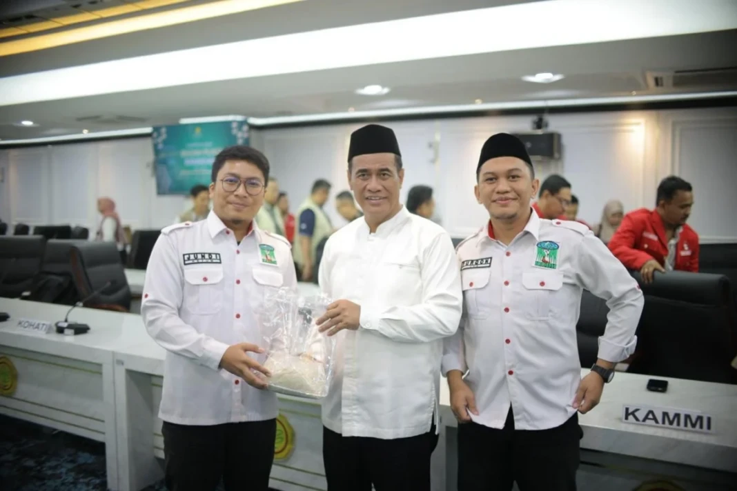 Brigade Pangan KAMMI Bersambut di Kecamatan Selakau, Kabupaten Sambas, Kalimantan Barat, berhasil menghasilkan beras yang diserahkan langsung kepada Menteri Pertanian (Mentan) Andi Amran Sulaiman di Jakarta, Kamis (19/2/2026).