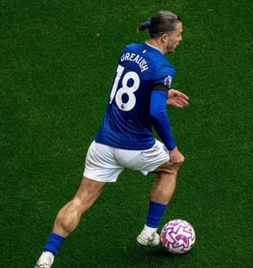 Pemain pinjaman Manchester City, Jack Grealish mengalami cedera saat membela Everton dalam laga Premier League melawan Tottenham Hotspur.