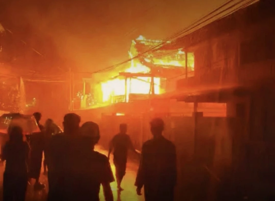 Kebakaran menghanguskan satu unit kos-kosan di Jalan Perintis Kemerdekaan 6, Tamalanrea, Kota Makassar,