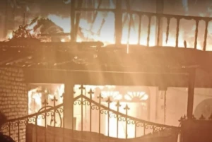 Kebakaran menghanguskan satu unit kos-kosan di Jalan Perintis Kemerdekaan 6, Tamalanrea, Kota Makassar, Rabu