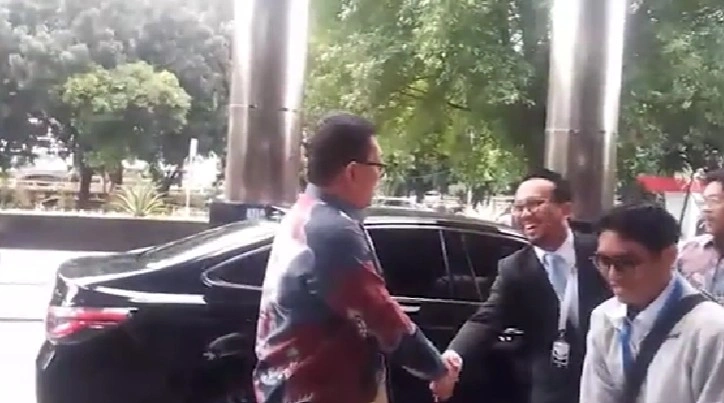 Ketua KY tiba di Gedung KPK