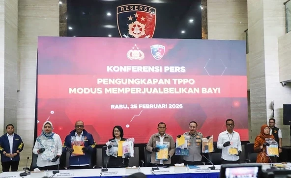 Konferensi Pers kasus penjualan bayi yang diungkap Bareskrim Polri, Rabu