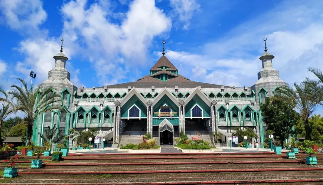 Masjid Al Markaz Al Islami, Makassar.