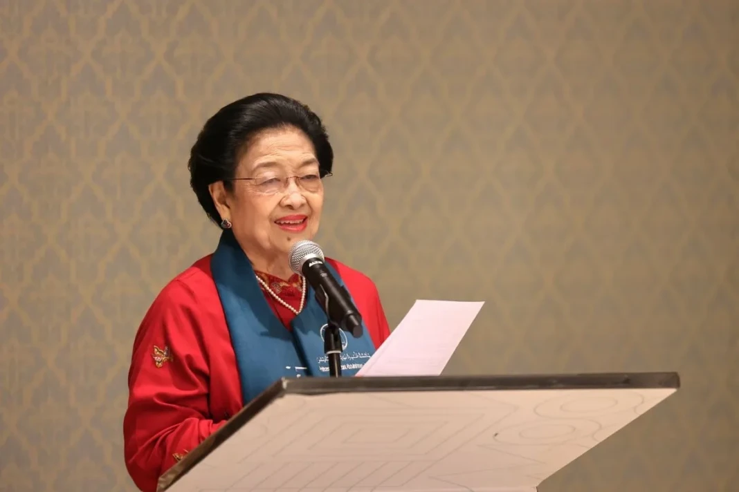 Megawati dalam penganugerahan Honoris Causa ke-11