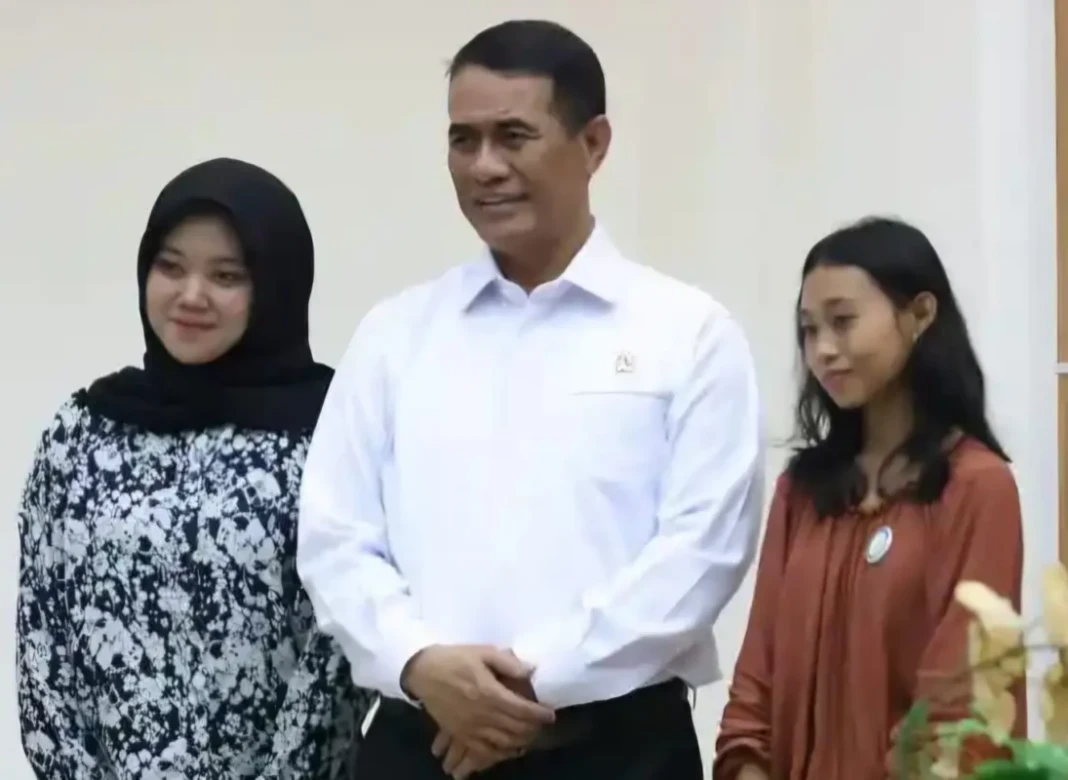 Mentan Amran Beri Bantuan ke Mahasiswa