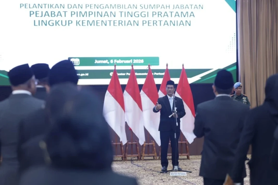 Mentan Amran Lantik 55 Pejabat di Lingkungan Pertanian