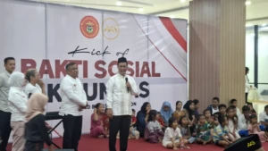 Mentan Andi Amran dalam bakti sosial IKA Unhas
