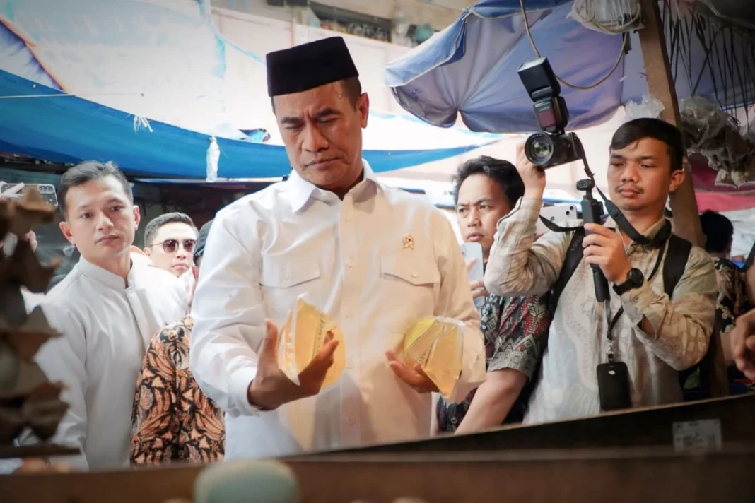 Mentan Andi Amran Sulaiman langsung turun ke lapangan usai menerima laporan kenaikan harga dari masyarakat