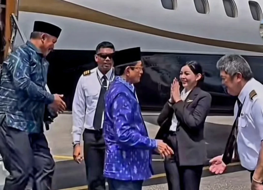 Menteri Agama Nasaruddin Umar menggunakan pesawat jet pribadi saat kunjungan kerja ke Takalar, Sulsel