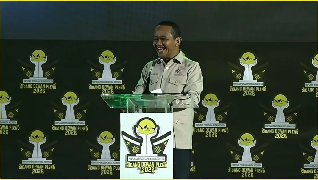 Menteri ESDM sekaligus Ketua Dewan Kehormatan HIPMI, Bahlil Lahadalia, memeberi sambutan dalam Sidang Dewan Pleno (SDP) Himpunan Pengusaha Muda Indonesia 2026 di Makassar, Minggu 