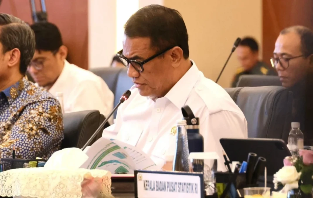 Menteri Pertanian Andi Amran Sulaiman sekaligus kepala Bapanas dalam Rapat Koordinasi Satgas Pemulihan Pascabencana Sumatra di Senayan, Jakarta, Rabu jpeg