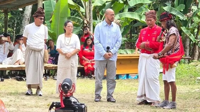 Pandji Pragiwaksono resmi menuntaskan proses sidang adat di Tongkonan Layuk Kaero, Tana Toraja, Selasa (10:2:2026)