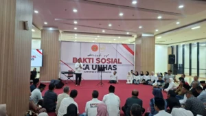 Panitia pelaksana, Andi Fahsar M Padjalangi atau Puang Baso memberikan laporan panitia dalam kegiatan launching bakti sosial berkah Ramadan IKA Unhas