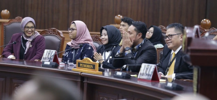 Para Pemohon saat Sidang Pengucapan Putusan Perkara UU Perlindungan Konsumen