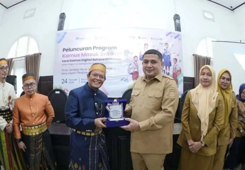 Peluncuran Program Kamus Masuk Sekolah versi Kamus Digital Bahasa Makassar .