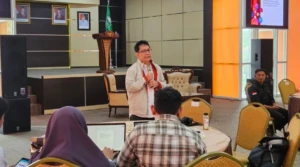 Pemateri Suwardi Thahir dalam Workshop Jurnalistik dan Kehumasan yang digelar Persatuan Wartawan Indonesia (PWI) Parepare di Auditorium BJ Habibie, Senin.