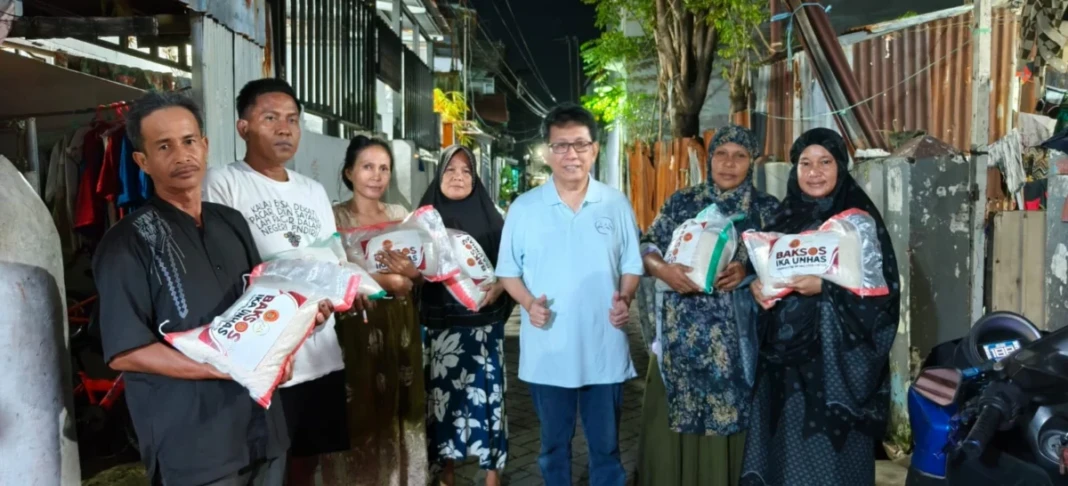 Pembagian Baksos IKA Unhas