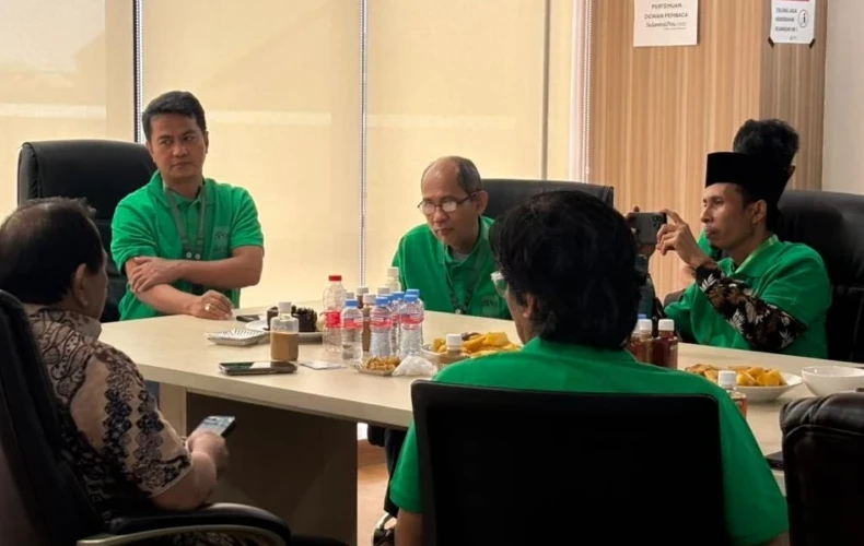 Pemimpin Redaksi SulawesiPos.com, Andi Asmadi dalam diskusi bersama Dewam Pembaca.