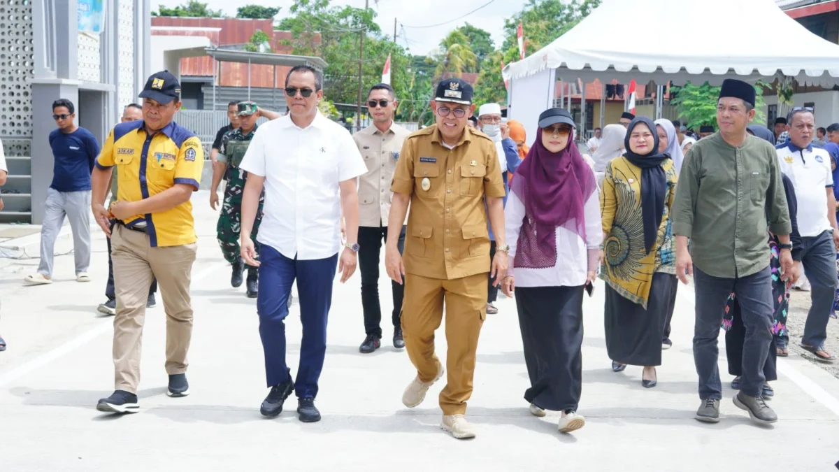 Peresmian jalan beton sepanjang 350 meter ini, dihadiri langsung Wakil Bupati Bone, H Andi Akmal Pasluddin