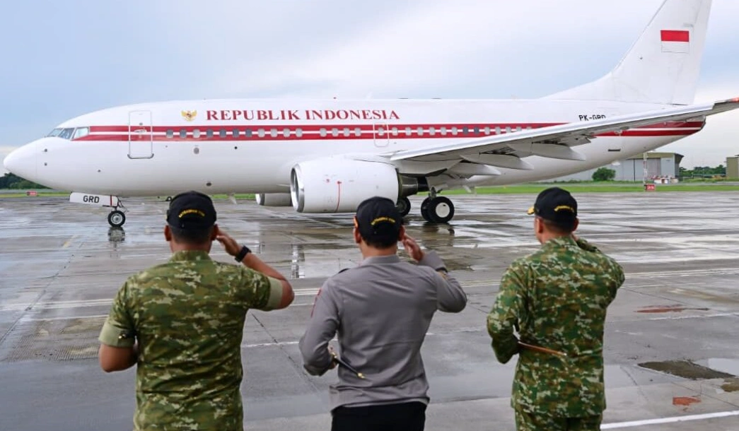 Pesawat yang membawa Presiden Prabowo ke Jawa Timur 