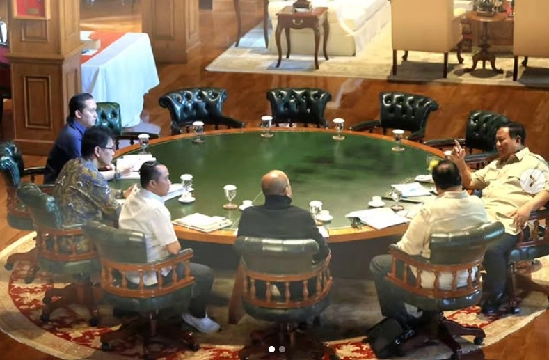 Presiden rapat bersama menteri bidang ekonomi di Hambalang