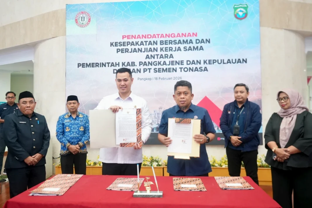 PT Semen Tonasa menandatangani kesepakatan dan perjanjian kerja sama dengan Pemkab Pangkep untuk mendukung pembangunan infrastruktur jalan di area tambang