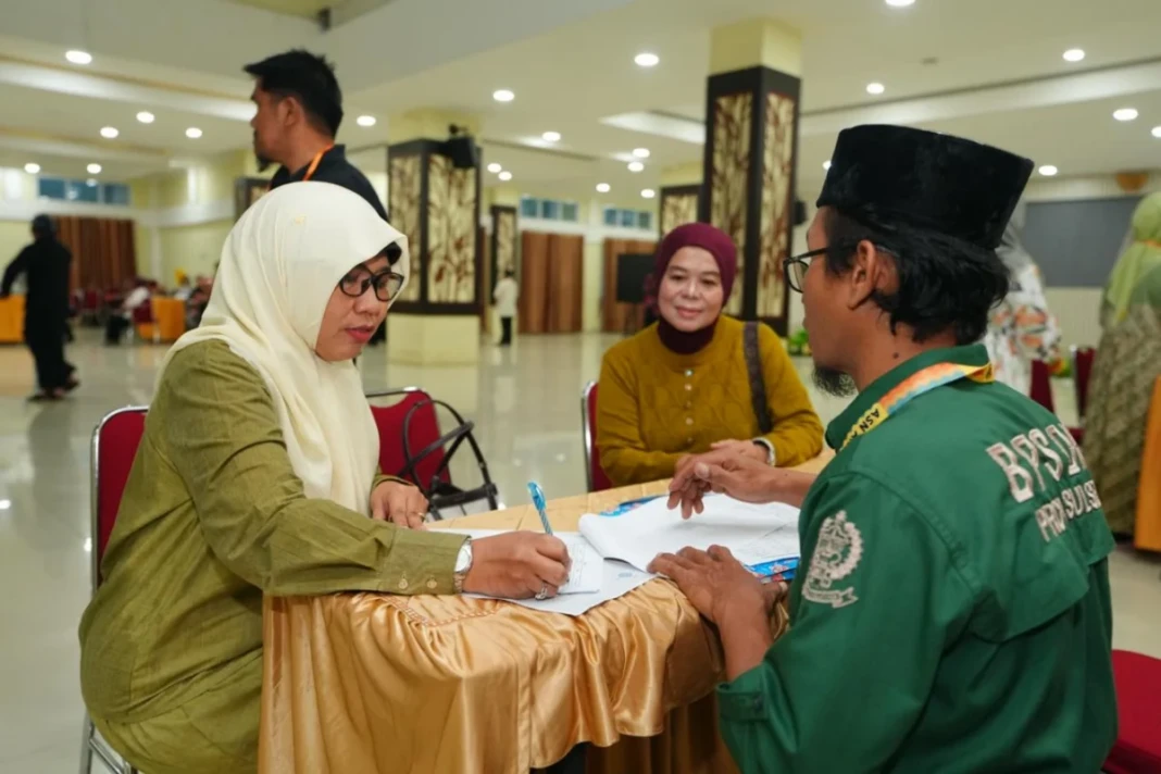 registrasi peserta ramadhan leadership camp di Asrama Haji Sudiang