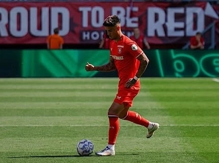 Bek Timnas Indonesia, Mees Hilgers dipastikan berpisah dengan FC Twente setelah kontrak baru tak tercapai.