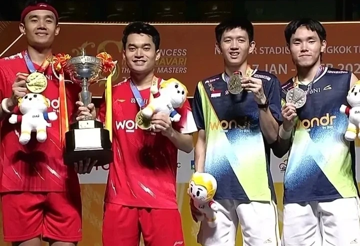 Pasangan ganda putra Indonesia, Leo Rolly Carnando/Bagas Maulana, sukses menundukkan rekan senegara, Raymond Indra/Nikolaus Joaquin di Thailand Masters 2026.