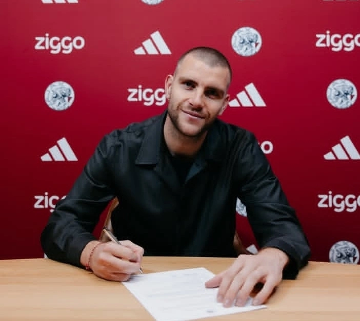 Kiper tim nasional Indonesia, Marteen Paes bergabung dengan Ajax Amsterdam dari FC Dallas.