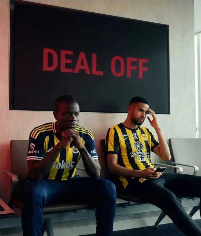 ungguhan yang beredar di media sosial memperlihatkan Kanté dan En-Nesyri yang menunggu.