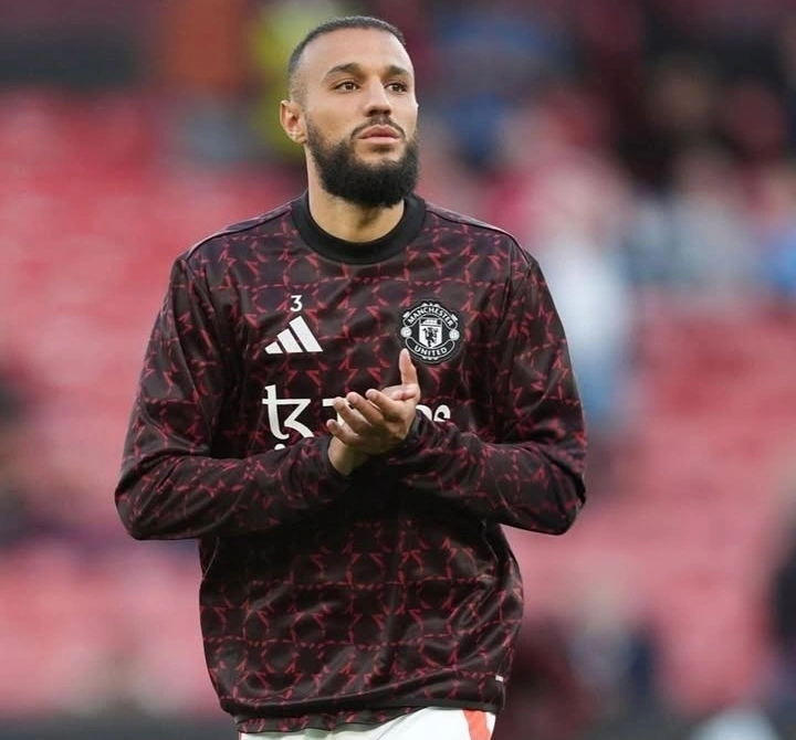 Penolakan pemain Manchester United, Noussair Mazraoui tentang kampenye ban lengan pelangi Pride.