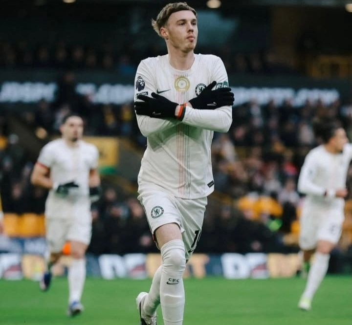 Penyerang Chelsea, Cole Palmer cetak hattrick sejarah dengan mengalahkan Wolves 3-1 di Stadion Molineux. dok/chelsea